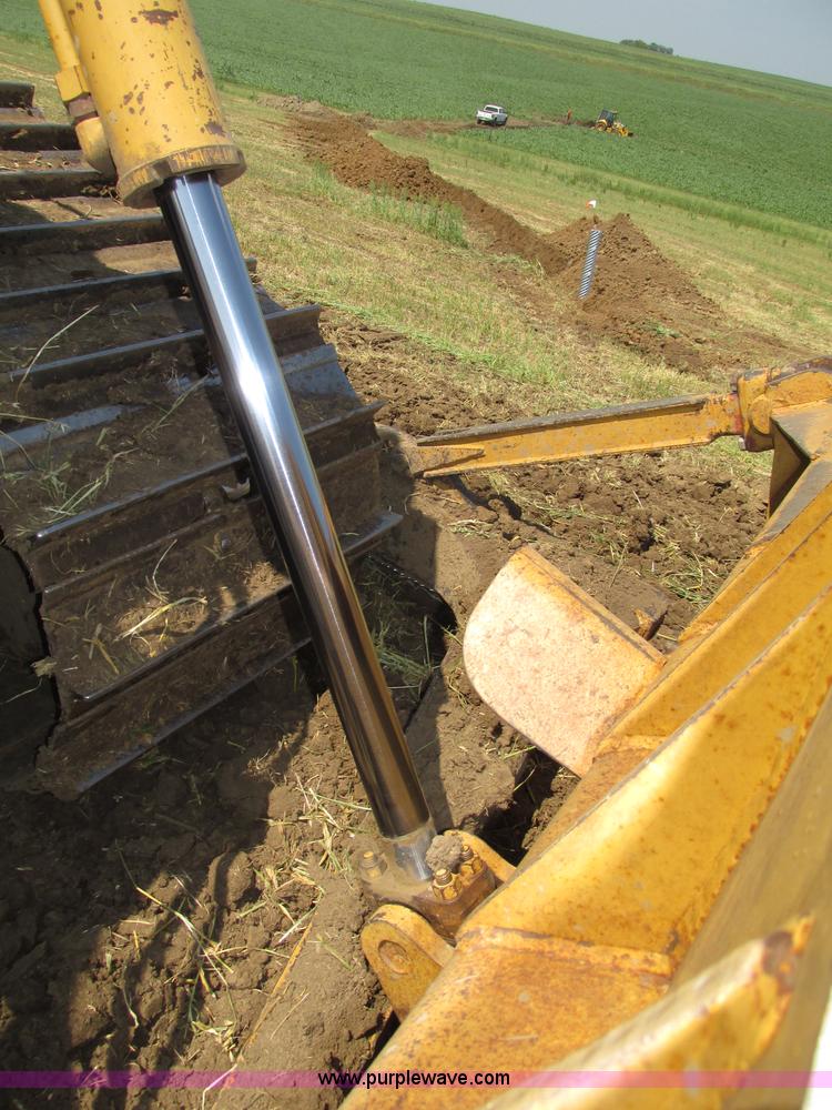 image for item F7433 1996 Caterpillar D6R LGP dozer