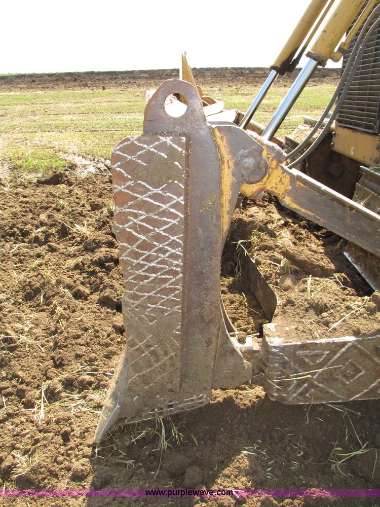 image for item F7433 1996 Caterpillar D6R LGP dozer