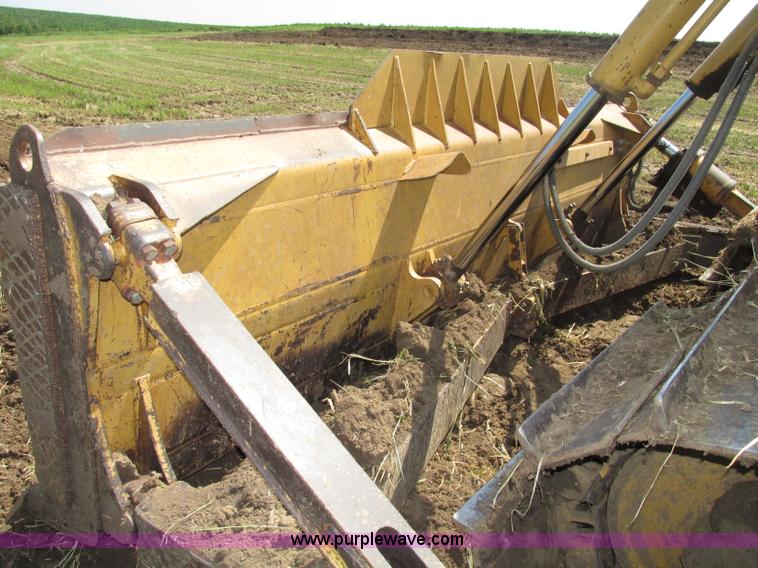 image for item F7433 1996 Caterpillar D6R LGP dozer