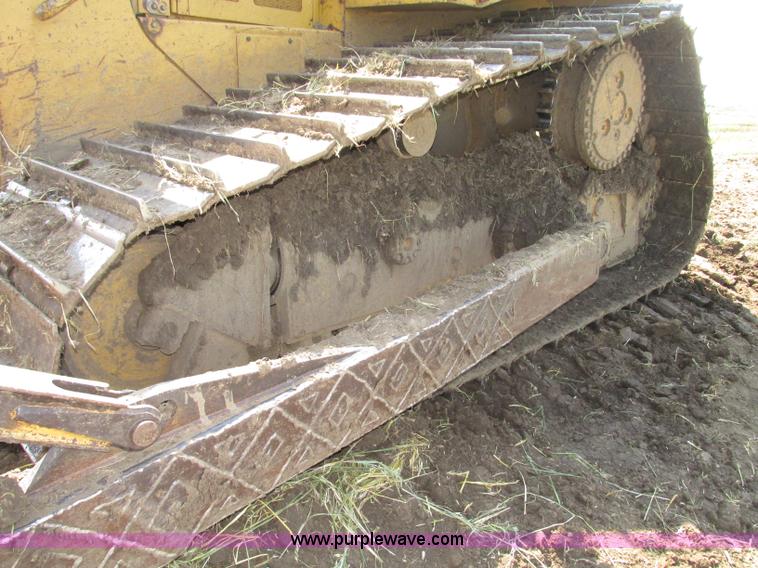 image for item F7433 1996 Caterpillar D6R LGP dozer