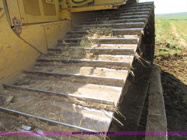 image for item F7433 1996 Caterpillar D6R LGP dozer