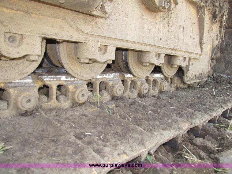 image for item F7433 1996 Caterpillar D6R LGP dozer