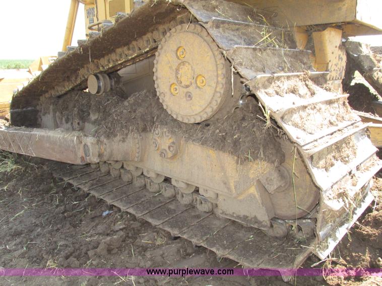 image for item F7433 1996 Caterpillar D6R LGP dozer