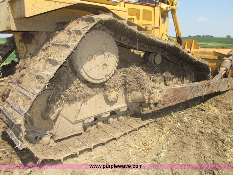 image for item F7433 1996 Caterpillar D6R LGP dozer