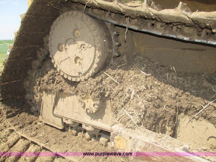 image for item F7433 1996 Caterpillar D6R LGP dozer