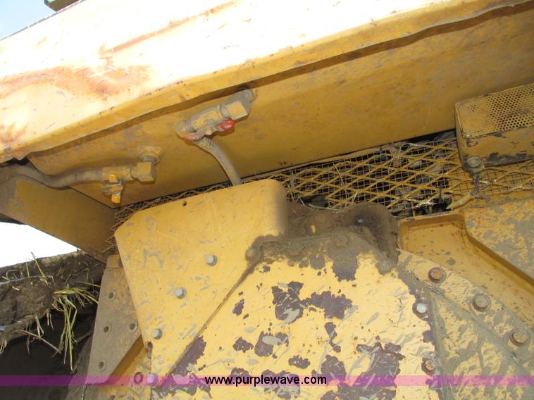 image for item F7433 1996 Caterpillar D6R LGP dozer
