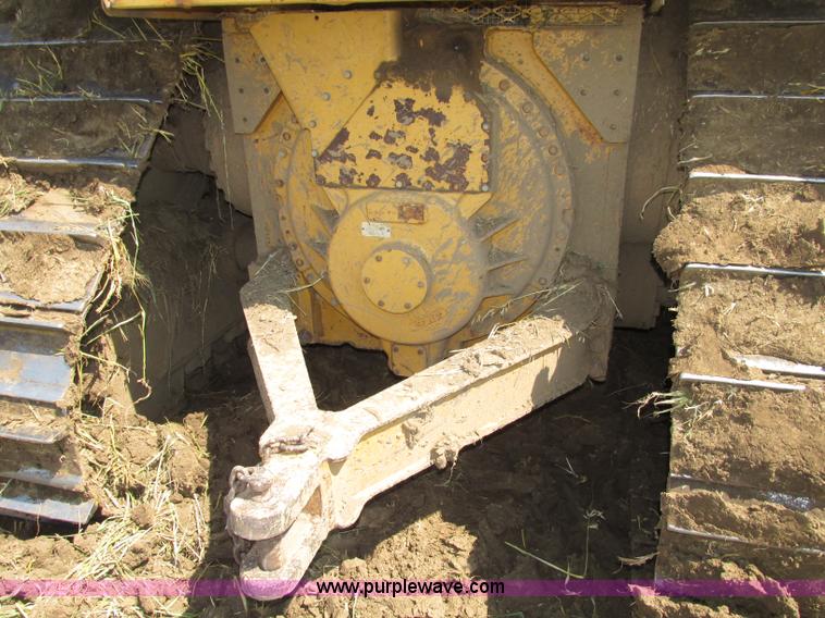 image for item F7433 1996 Caterpillar D6R LGP dozer