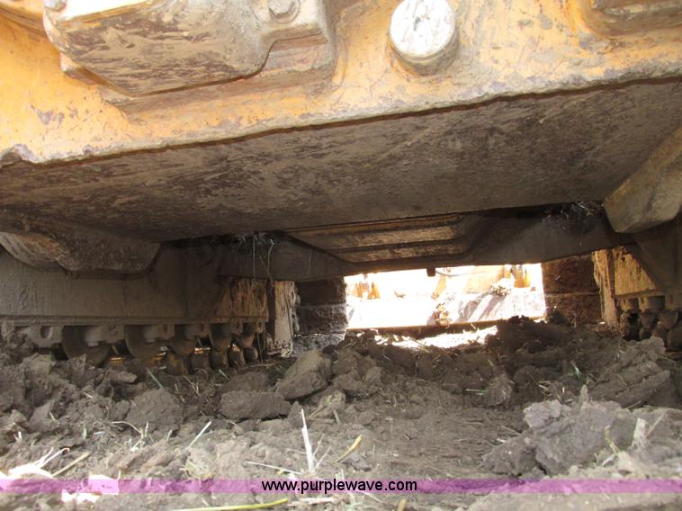 image for item F7433 1996 Caterpillar D6R LGP dozer