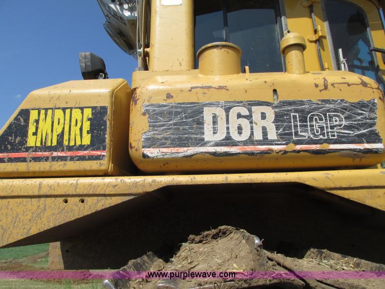 image for item F7433 1996 Caterpillar D6R LGP dozer