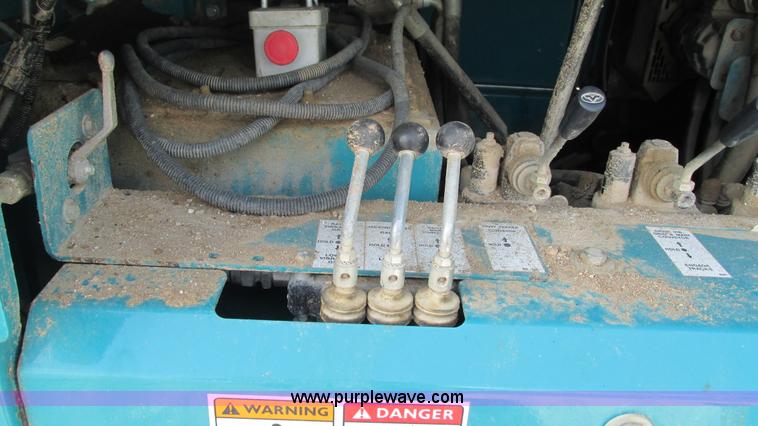 image for item G9266 2008 Powerscreen Chieftain 1700 mobile screen