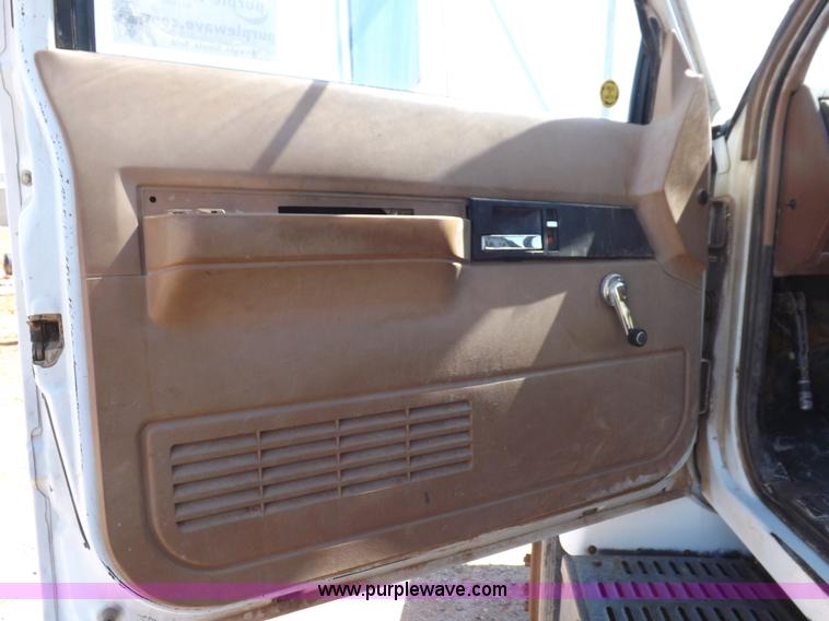 image for item H1796 1991 Chevrolet Kodiak utility truck