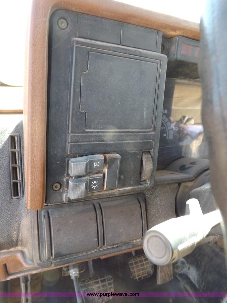 image for item H1796 1991 Chevrolet Kodiak utility truck
