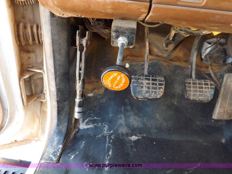 image for item H1796 1991 Chevrolet Kodiak utility truck