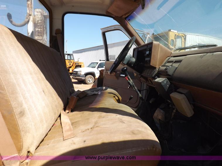 image for item H1796 1991 Chevrolet Kodiak utility truck