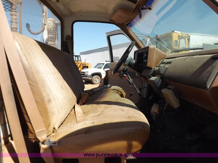 image for item H1796 1991 Chevrolet Kodiak utility truck