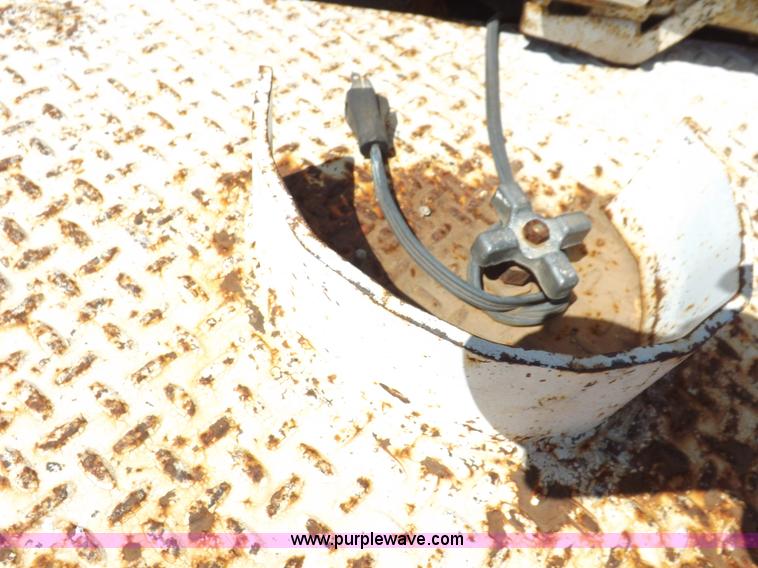 image for item H1796 1991 Chevrolet Kodiak utility truck