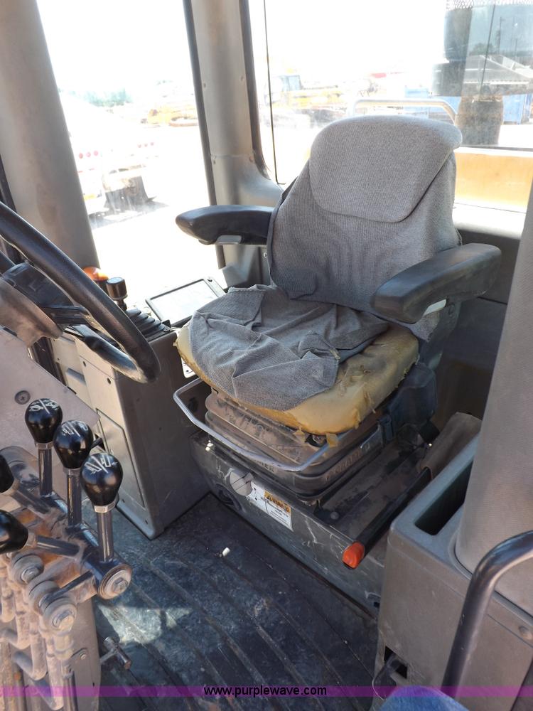 image for item H1798 2002 Case 865 articulated motor grader