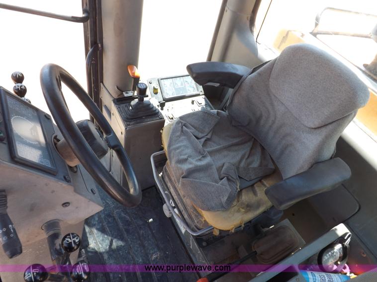 image for item H1798 2002 Case 865 articulated motor grader