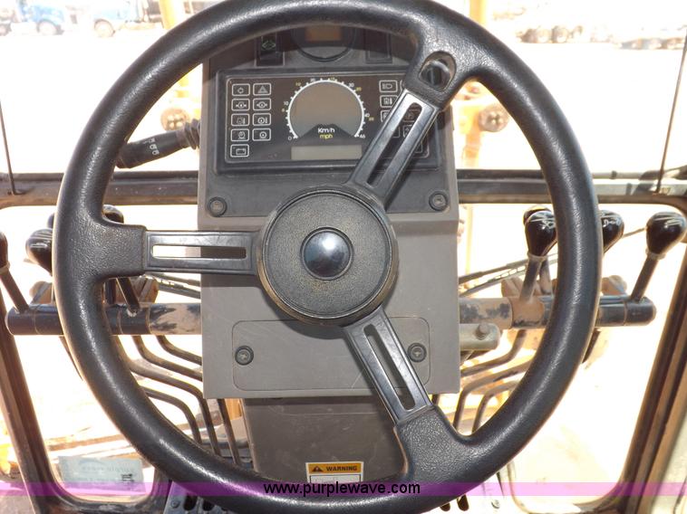 image for item H1798 2002 Case 865 articulated motor grader