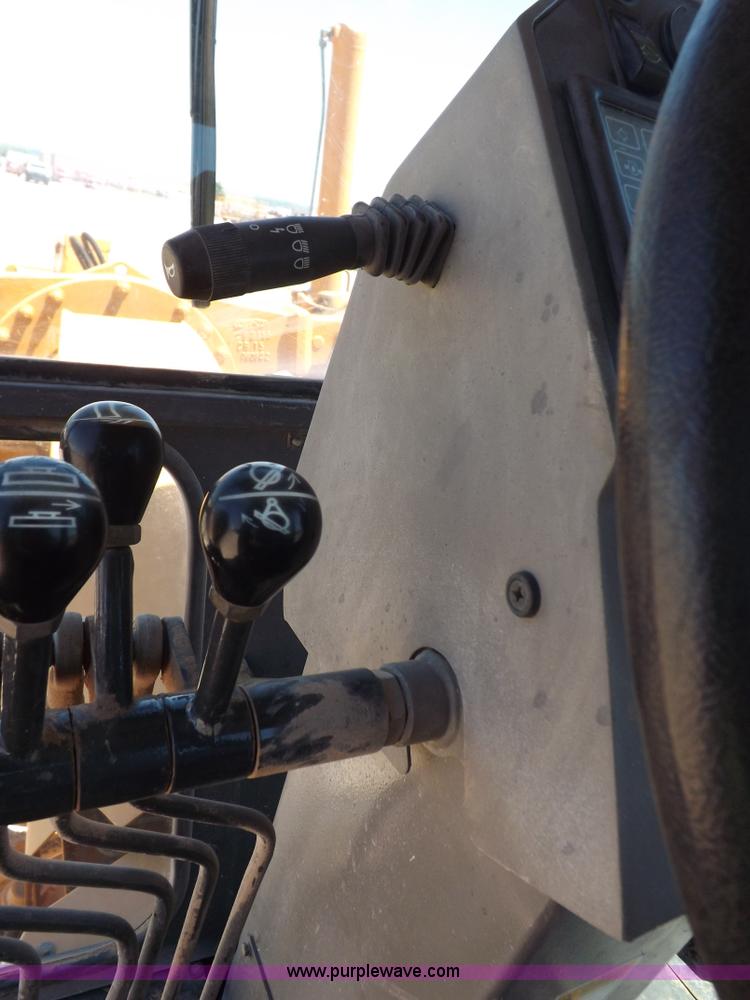 image for item H1798 2002 Case 865 articulated motor grader