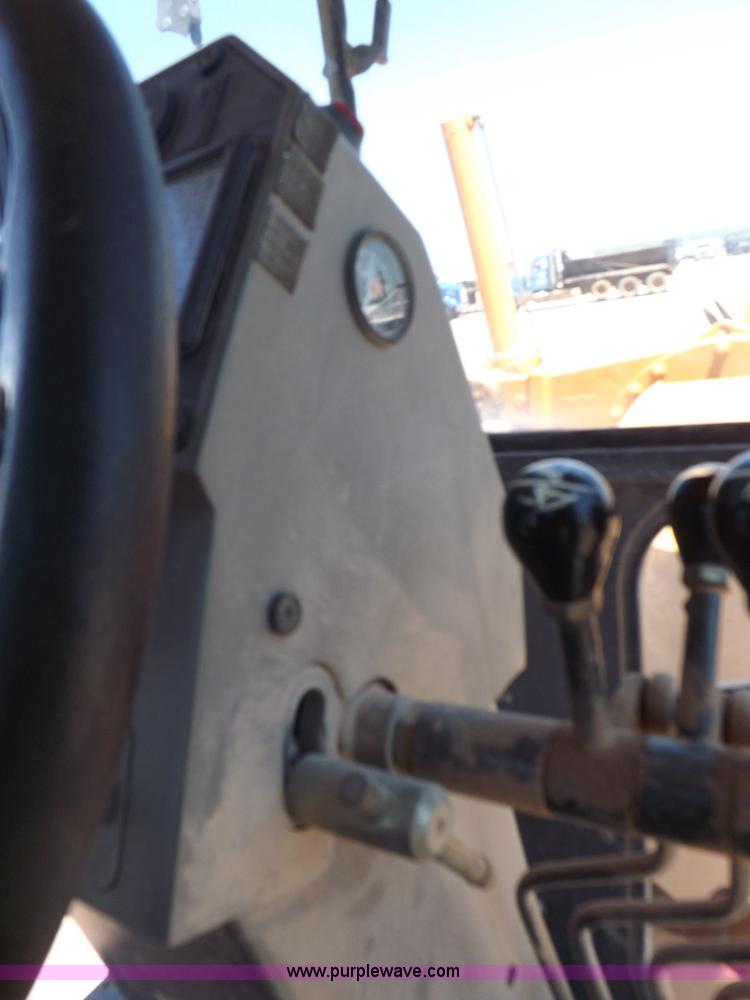 image for item H1798 2002 Case 865 articulated motor grader