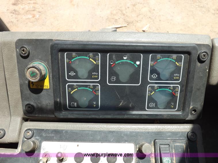 image for item H1798 2002 Case 865 articulated motor grader