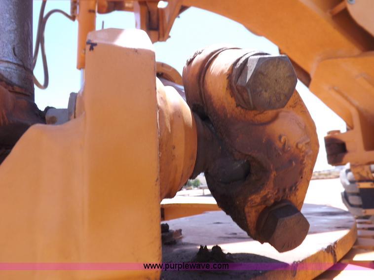 image for item H1798 2002 Case 865 articulated motor grader