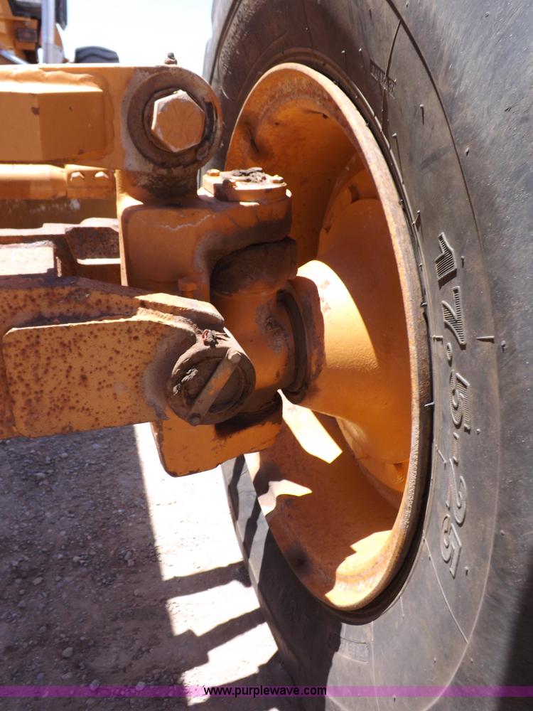 image for item H1798 2002 Case 865 articulated motor grader