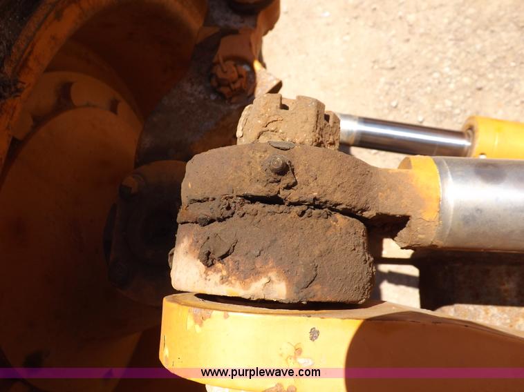 image for item H1798 2002 Case 865 articulated motor grader