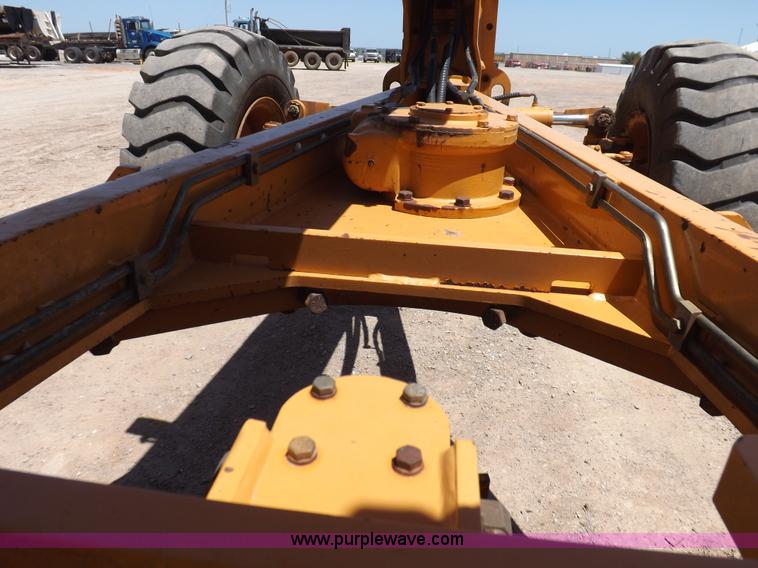 image for item H1798 2002 Case 865 articulated motor grader