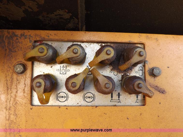 image for item H1798 2002 Case 865 articulated motor grader