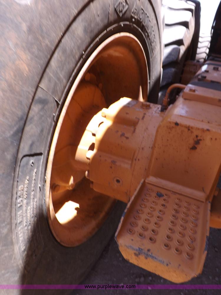 image for item H1798 2002 Case 865 articulated motor grader