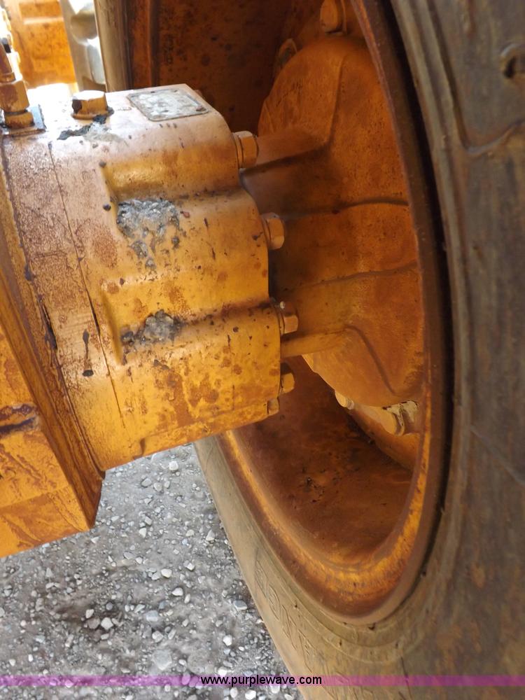 image for item H1798 2002 Case 865 articulated motor grader