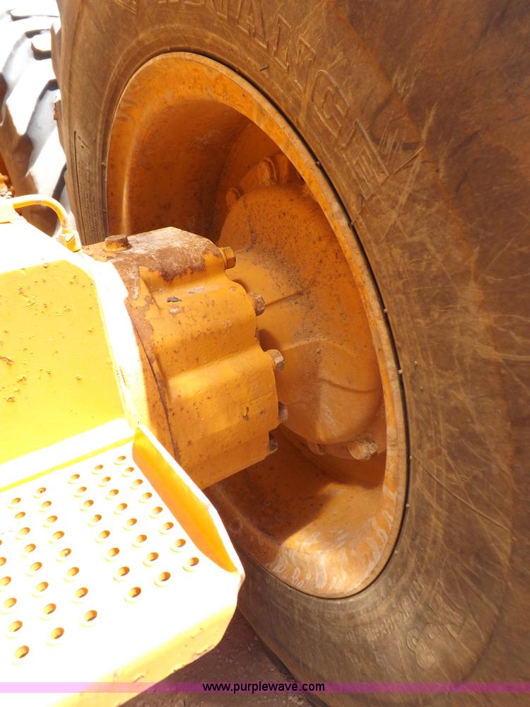 image for item H1798 2002 Case 865 articulated motor grader