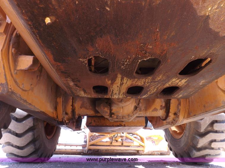 image for item H1798 2002 Case 865 articulated motor grader