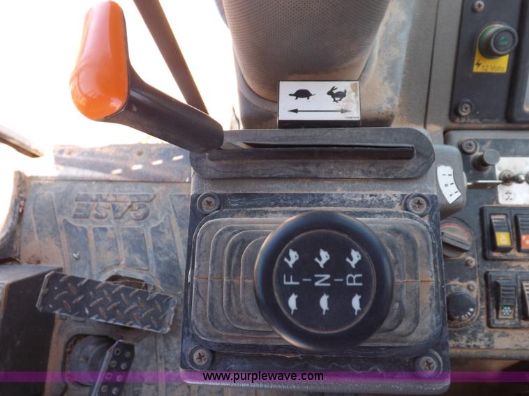 image for item H1799 2004 Case 865 DHP articulated motor grader