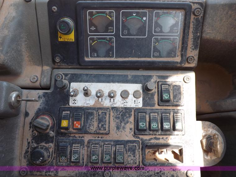 image for item H1799 2004 Case 865 DHP articulated motor grader