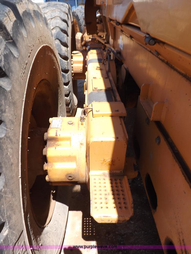 image for item H1799 2004 Case 865 DHP articulated motor grader