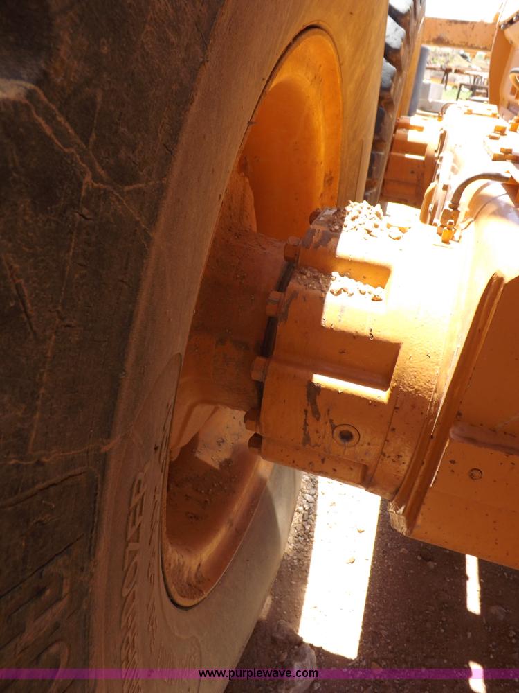 image for item H1799 2004 Case 865 DHP articulated motor grader