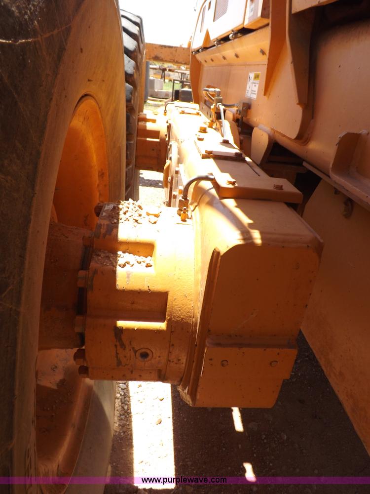 image for item H1799 2004 Case 865 DHP articulated motor grader