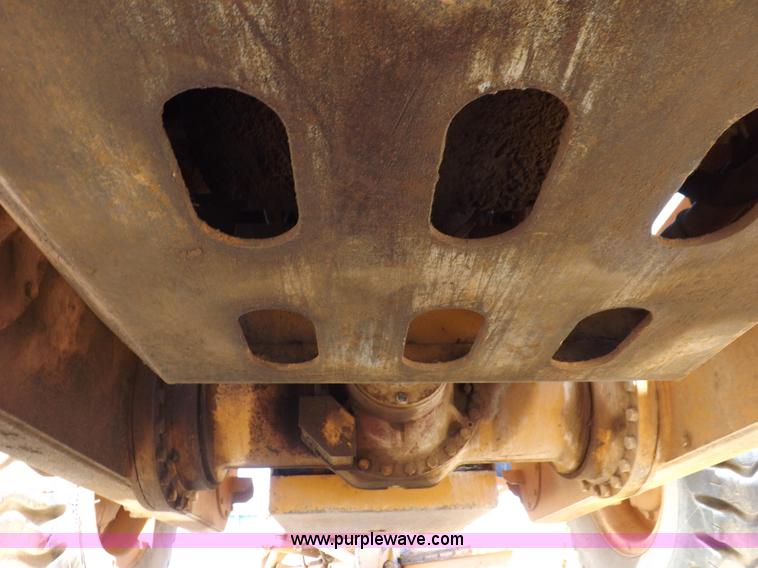 image for item H1799 2004 Case 865 DHP articulated motor grader