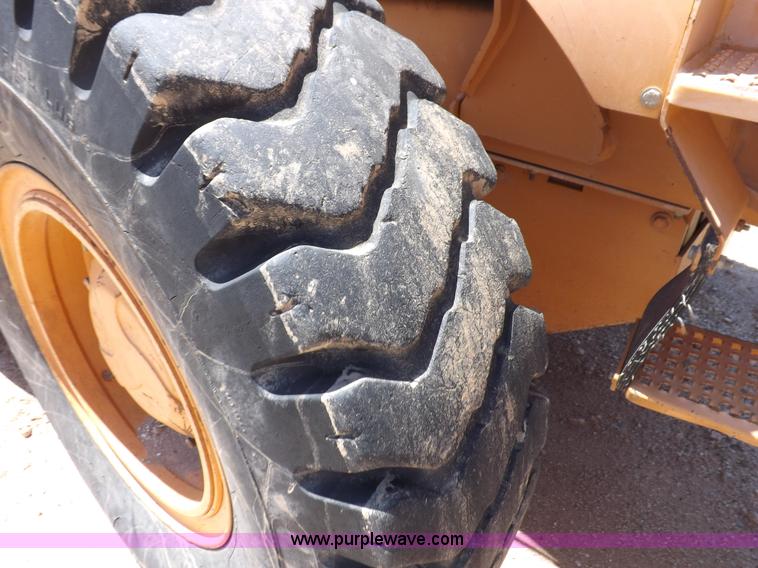 image for item H1799 2004 Case 865 DHP articulated motor grader