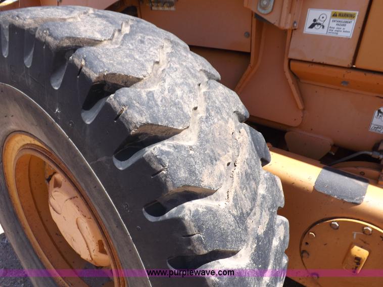 image for item H1799 2004 Case 865 DHP articulated motor grader