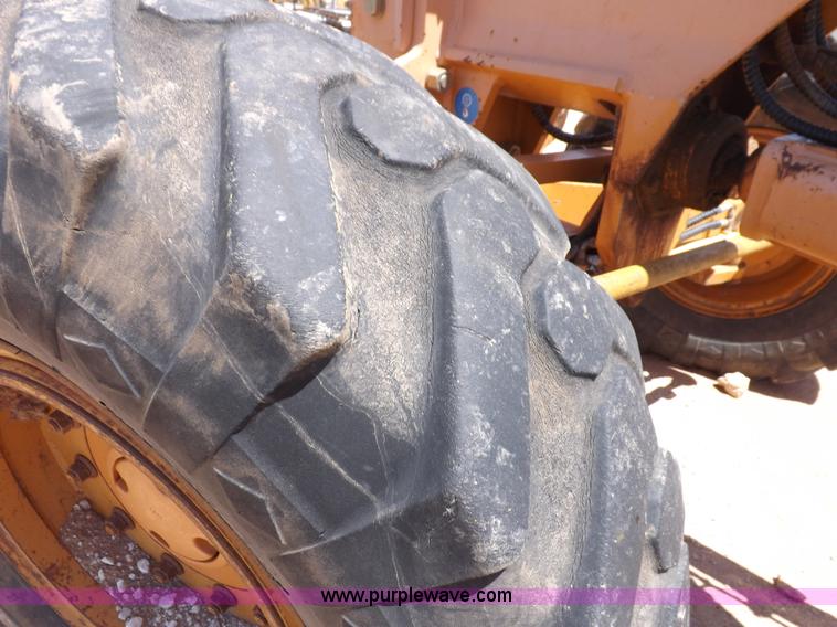 image for item H1799 2004 Case 865 DHP articulated motor grader