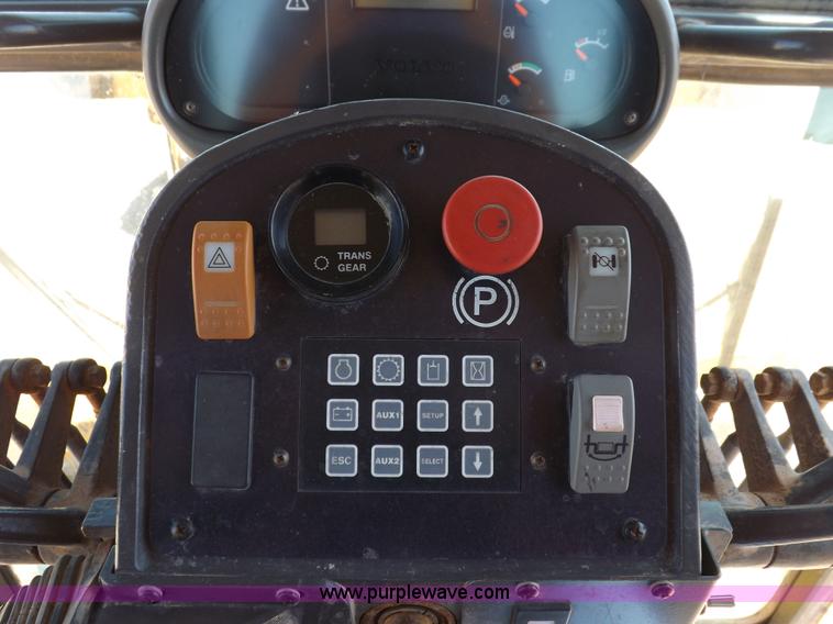 image for item H1801 2003 Volvo G720B articulated motor grader