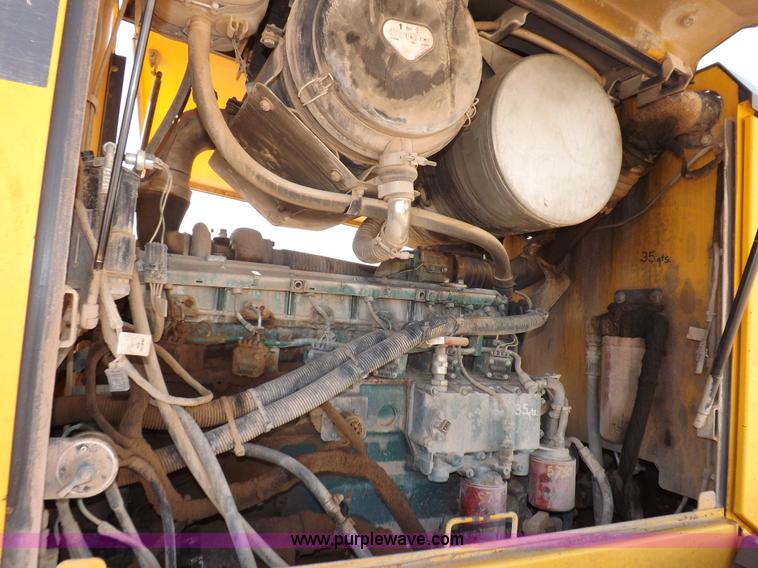 image for item H1801 2003 Volvo G720B articulated motor grader