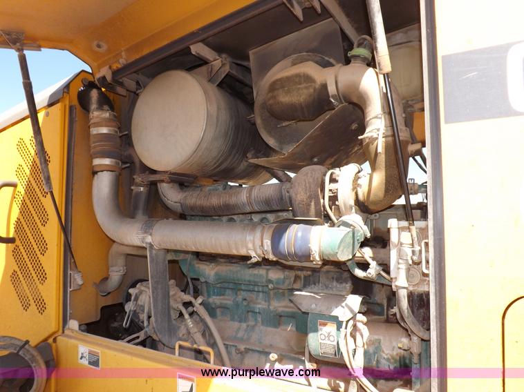 image for item H1801 2003 Volvo G720B articulated motor grader