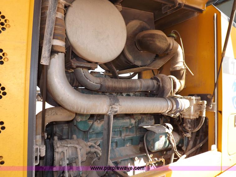 image for item H1801 2003 Volvo G720B articulated motor grader