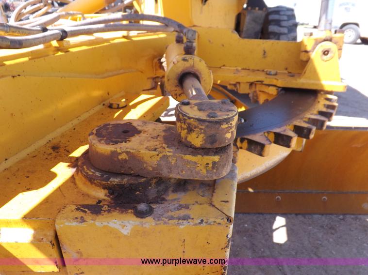 image for item H1801 2003 Volvo G720B articulated motor grader