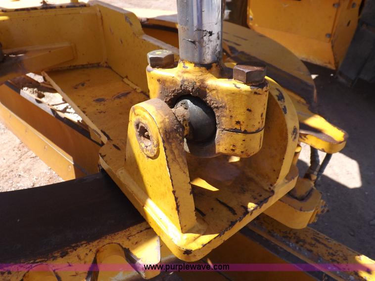 image for item H1801 2003 Volvo G720B articulated motor grader